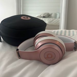 Beats Solo3 Bluetooth Headphones rose gold